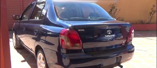 ZZ Renta de Toyota Yaris Sedan 2004